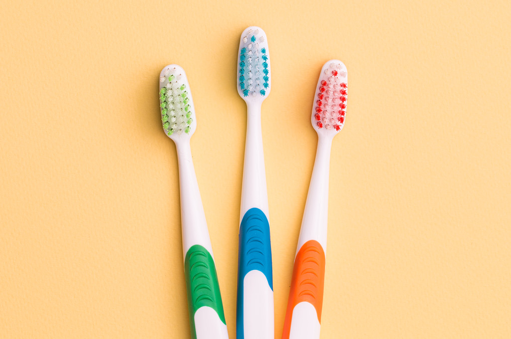 Как не ошибиться в выборе ручной зубной щетки?