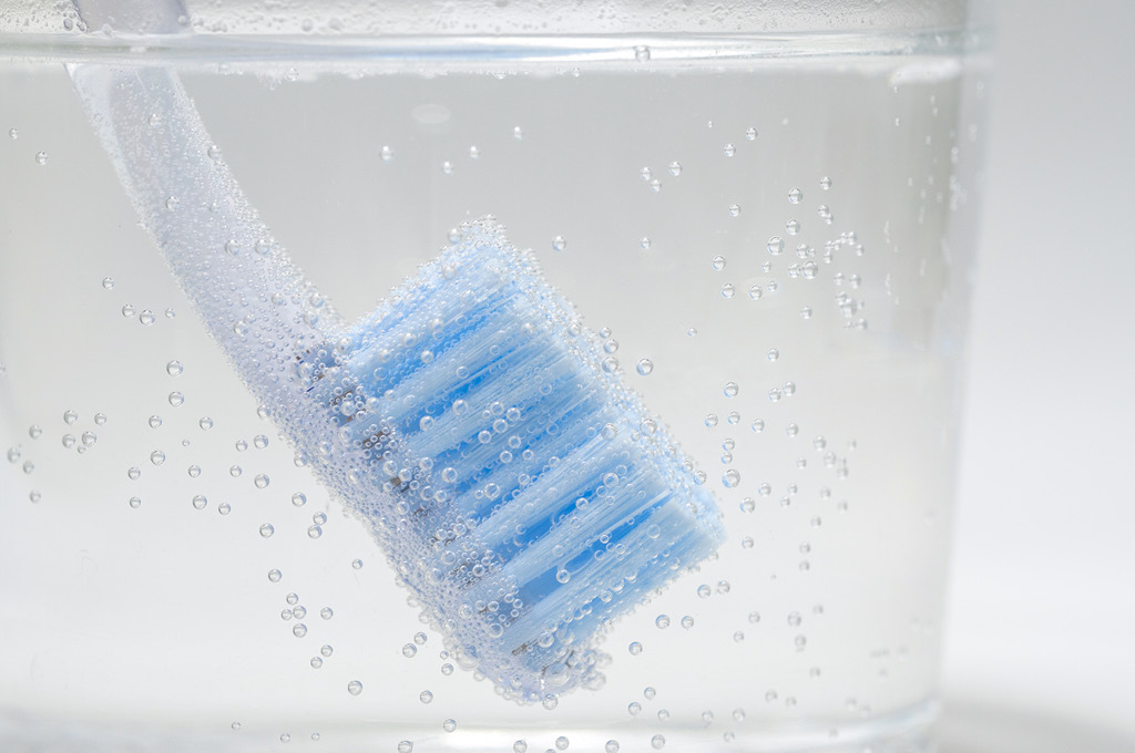Как правильно хранить зубную щетку?