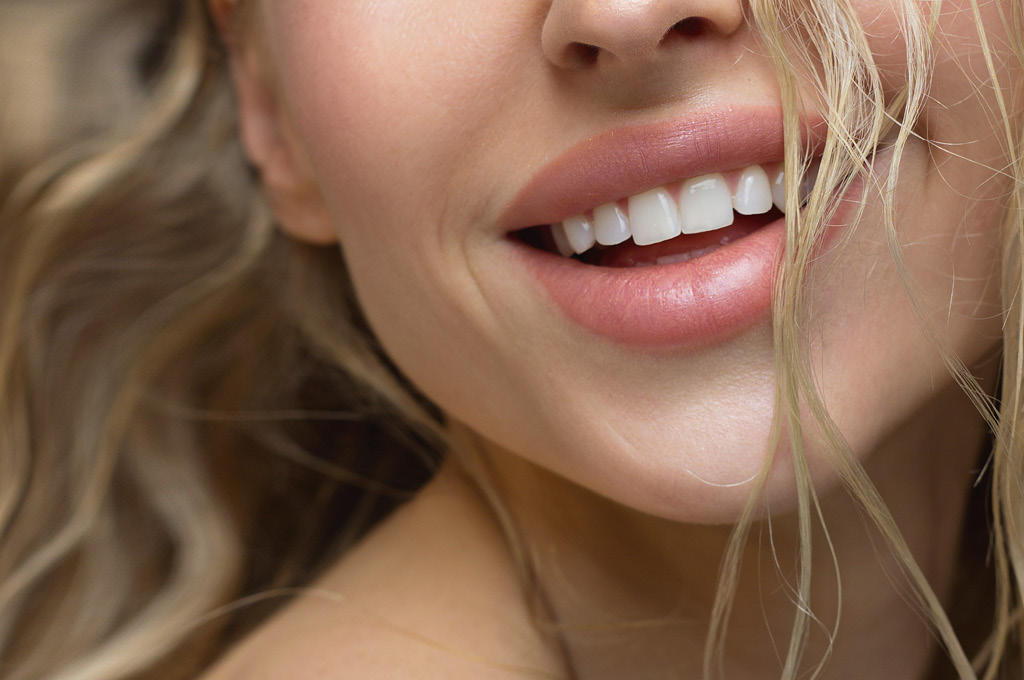 Как увеличить губы макияжем