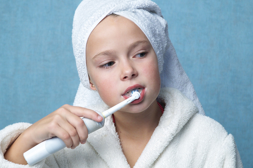 Механика или автомат: какая зубная щетка лучше для ребенка